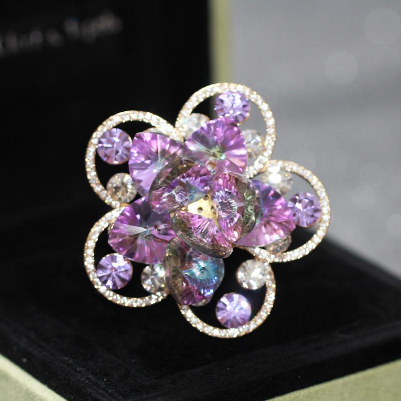 ブローチ レディース 女性用 人工水晶 フラワー 花 大ぶり 華やか 存在感 上品 エレガント 高級感 2WAY ペンダント 多機能 ゴールド 紫 青 黄 三色