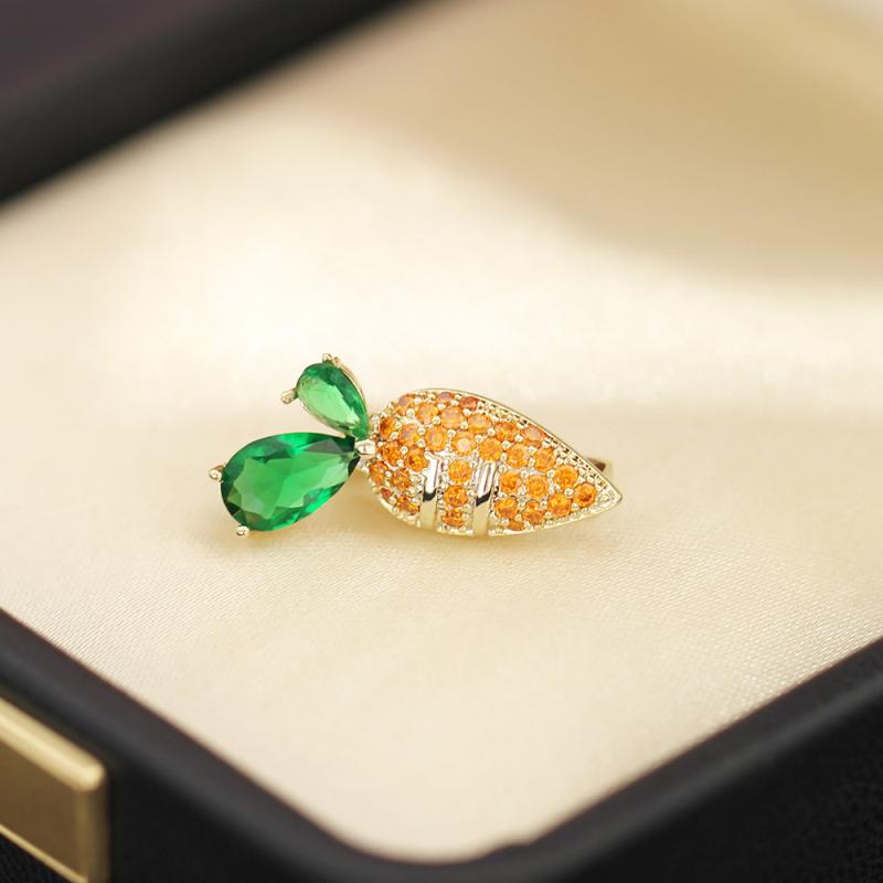 ブローチ 男女兼用 ミニ ニンジンモチーフ かわいい 上品 繊細 ラインストーン 金メッキ 銅製 オレンジ..