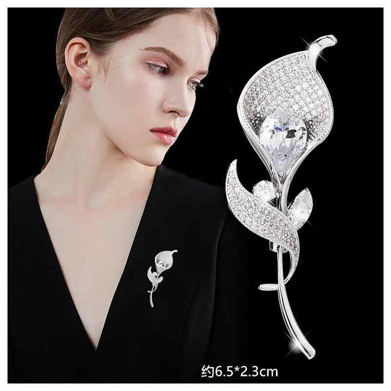 ブローチ 男女兼用 韓国風 シンプル フラワーモチーフ 花形 ジルコニア ラインストーン 上品 エレガント フェミニン 合金製 電気メッキ加工 ホワイト ライトブルー パーティー 普段使い