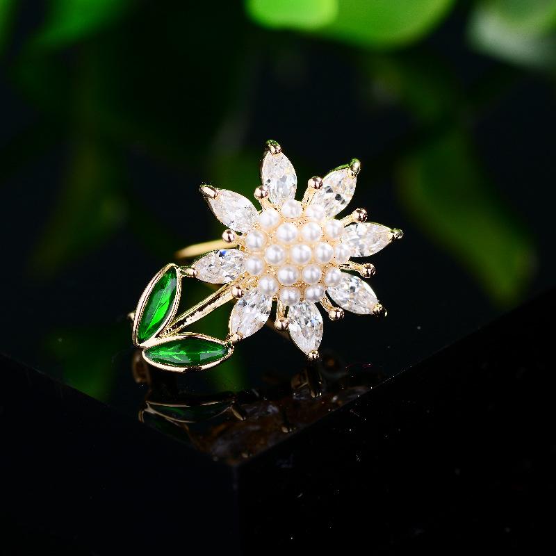 ・素材: 銅・対象: 女性・モチーフ: 花・加工: 電鍍・カラー: ゴールド・人気要素: 花・機能: 装飾・デザイン: シンプル・スタイル: ファッション通勤・種類: ブローチ