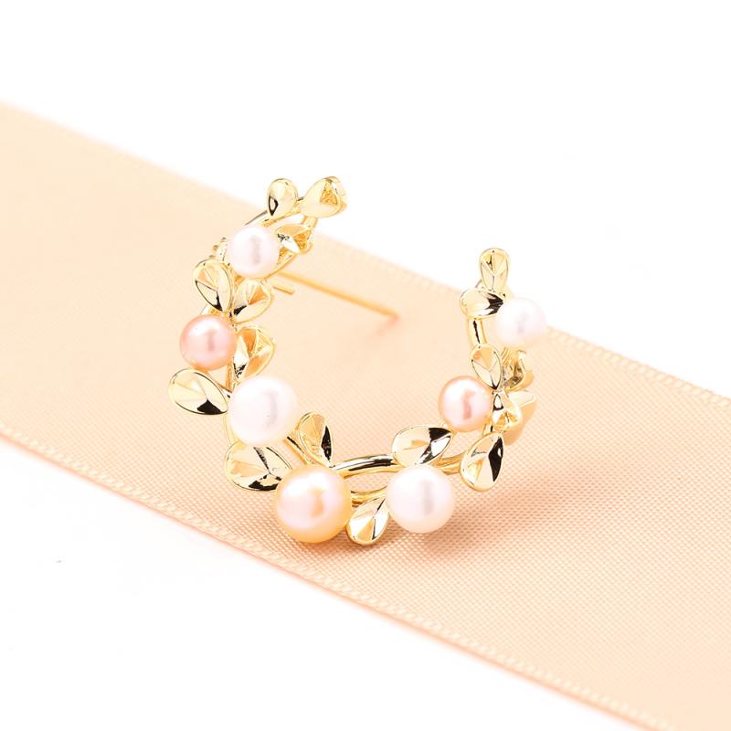 ブローチ レディース 天然淡水パール 三日月 上品 エレガント シンプル ゴールドメッキ 銅製 普段使い ..