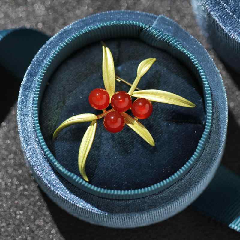 ブローチ 男女兼用 文芸 レトロ アンティーク 琺瑯 エナメル グリーンリーフ 銅製 シンプル 上品 エレガント 赤瑪瑙 レッドアゲート 相思豆 赤い実 ゴールド レッド