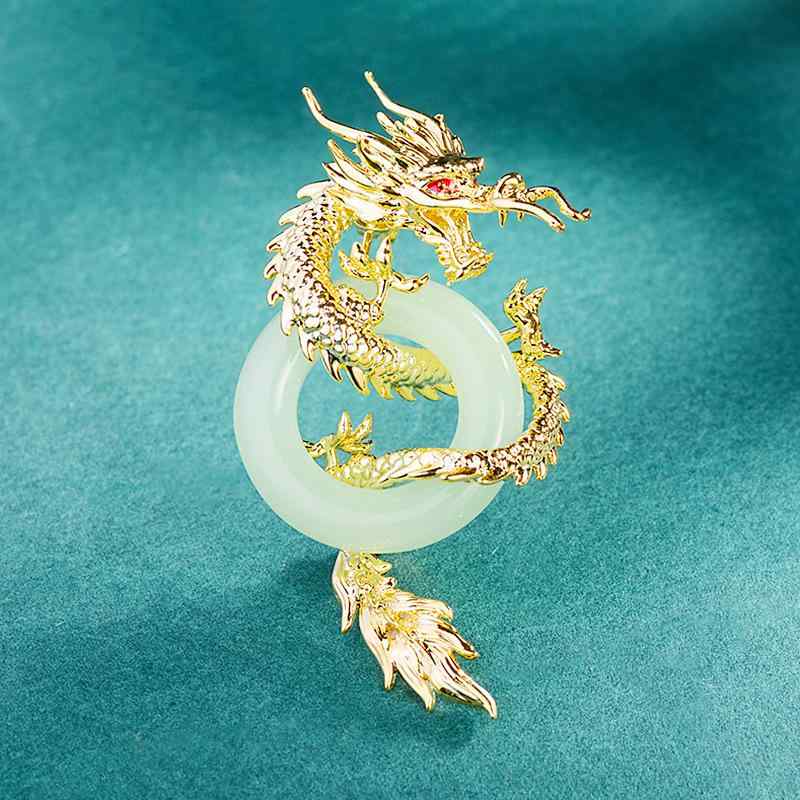 ブローチ レディース 干支 龍 動物モチーフ チャイナ風 中華風 白玉風 銅製 金色 電気メッキ加工 高級感 上品 エレガント レトロ アンティーク ギフト 贈り物 記念日 普段使い ファッション小物