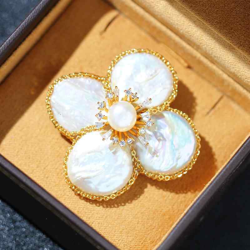 ・種類: ブローチ・スタイル: レトロアート・素材: 銅・加工: 電鍍・モチーフ: 花・流行要素: フラワー・カラー展開: ゴールドベースホワイト、ゴールドベースパープル・機能: 記念、装飾、多機能、ギフト、衣服固定・対象: 女性