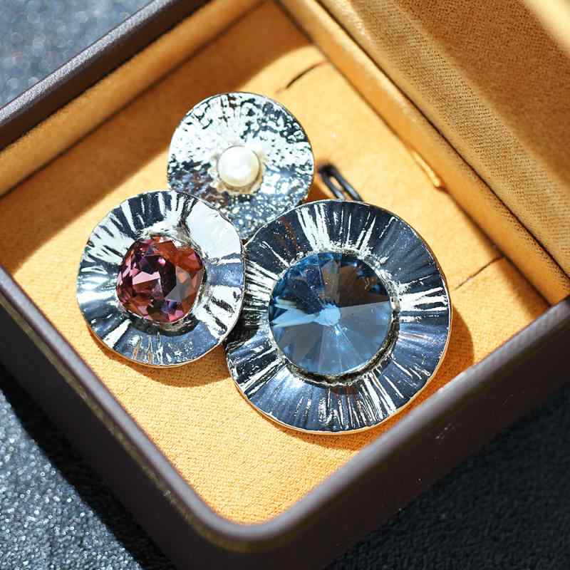 ・カテゴリ: ブローチ・スタイル: 個性派・主な素材: 人造水晶・形状: 幾何学模様・加工: 電鍍・カラー: 画像色・流行要素: 線・機能: 記念、装飾、贈答、固定・対象: レディース