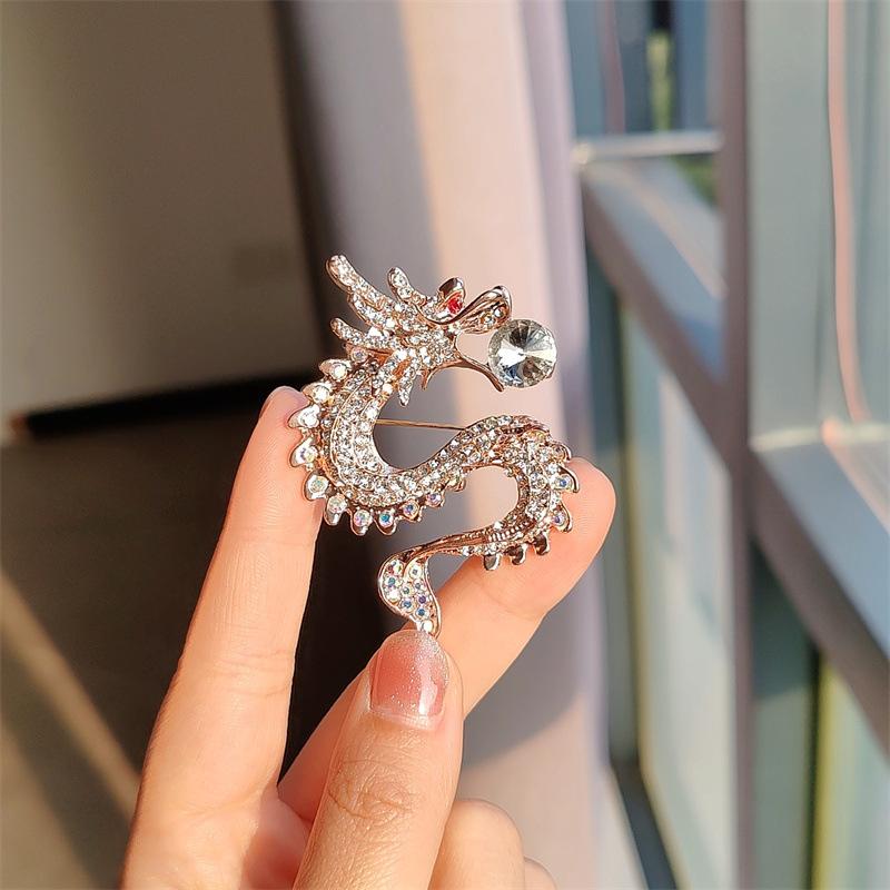 ブローチ 男女兼用 新中式 干支 龍 鳳凰デザイン 合金製 電気メッキ加工 ジルコニア パール 高級感 軽..