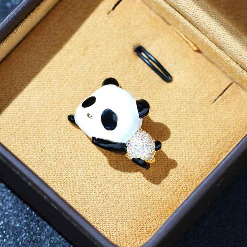 ブローチ 男女兼用 パンダ 白黒 動物モチーフ 愛らしい かわいい キュート ドロップオイル エナメル加..