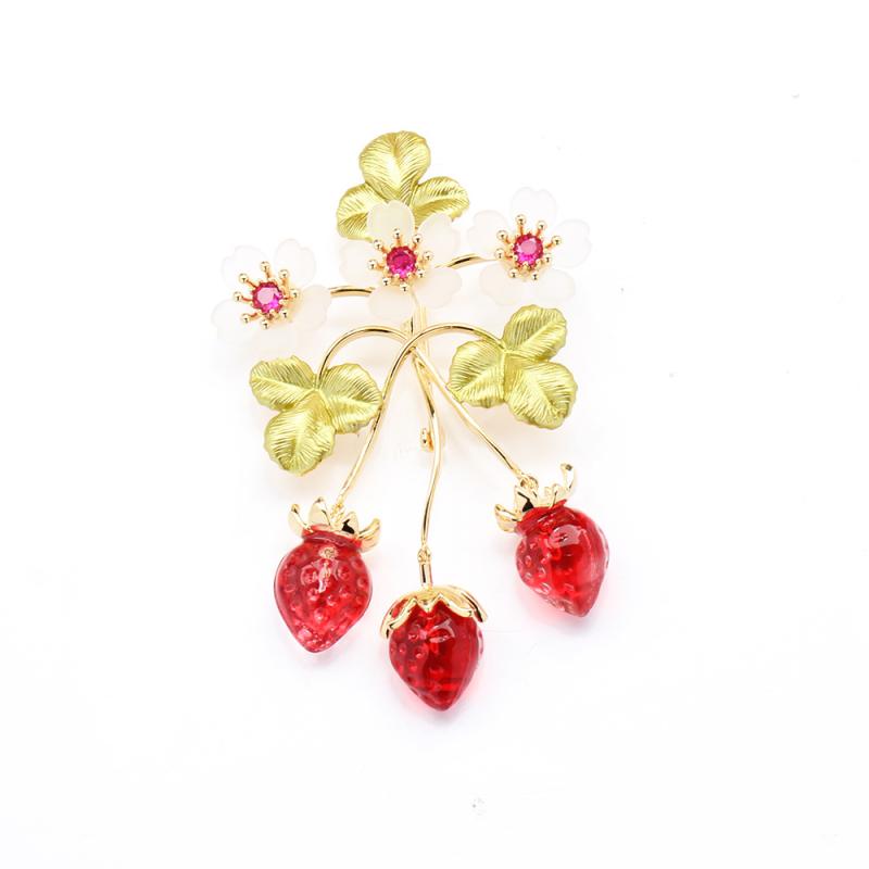 ブローチ レディース 女性用 レトロ ヴィンテージ アンティーク 個性的 かわいい 野いちご ワイルドストロベリー 果物 立体 エポキシ加工 緑の葉っぱ リーフ タッセル ゴールド レッド 銅製 アクセサリー プレゼント