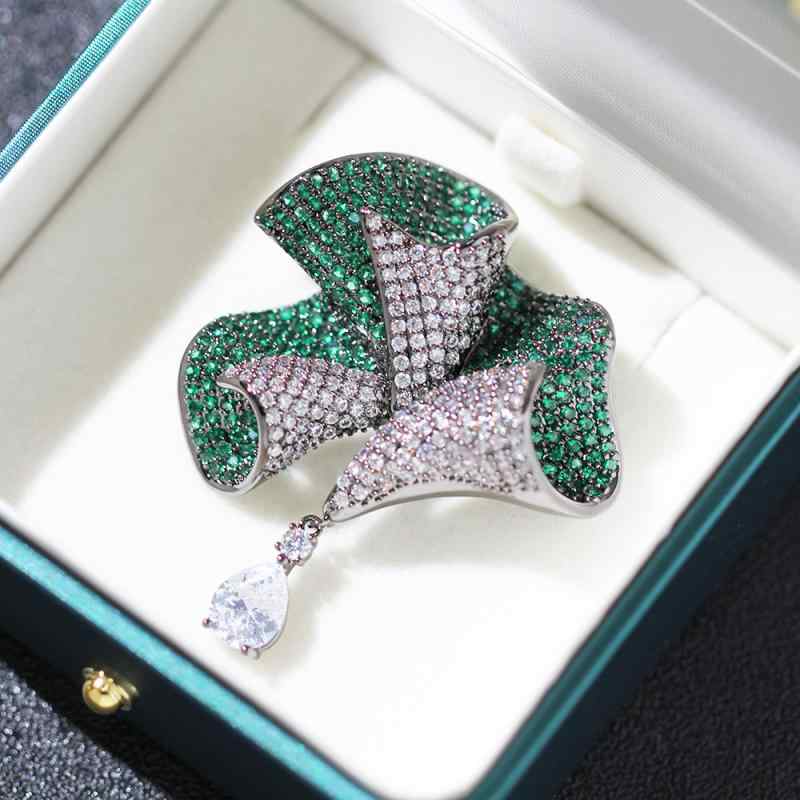 ブローチ レディース 高級感 上品 ラグジュアリー バイカラー 配色切り替え 立体花 ジルコニア ゴール..