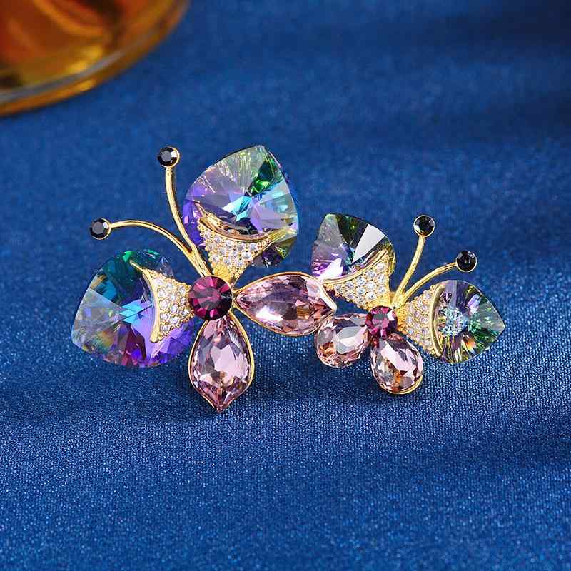 ブローチ レディース クリスタル ジルコニア 銅製 電気メッキ加工 蝶 バタフライ 花モチーフ 高級感 上品 エレガント 欧米風デザイン スーツスタイル フォーマル 通勤 オフィス 普段使い パーティー 紫