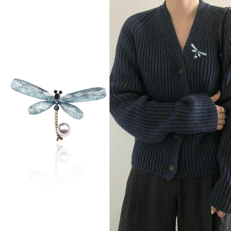 ブローチ レディース トンボ 昆虫モチーフ 合金 フェイクパール 電気メッキ加工 上品 エレガント ブラック ブルー 胸元カバー フォーマル カジュアル プレゼント ギフト アクセサリー