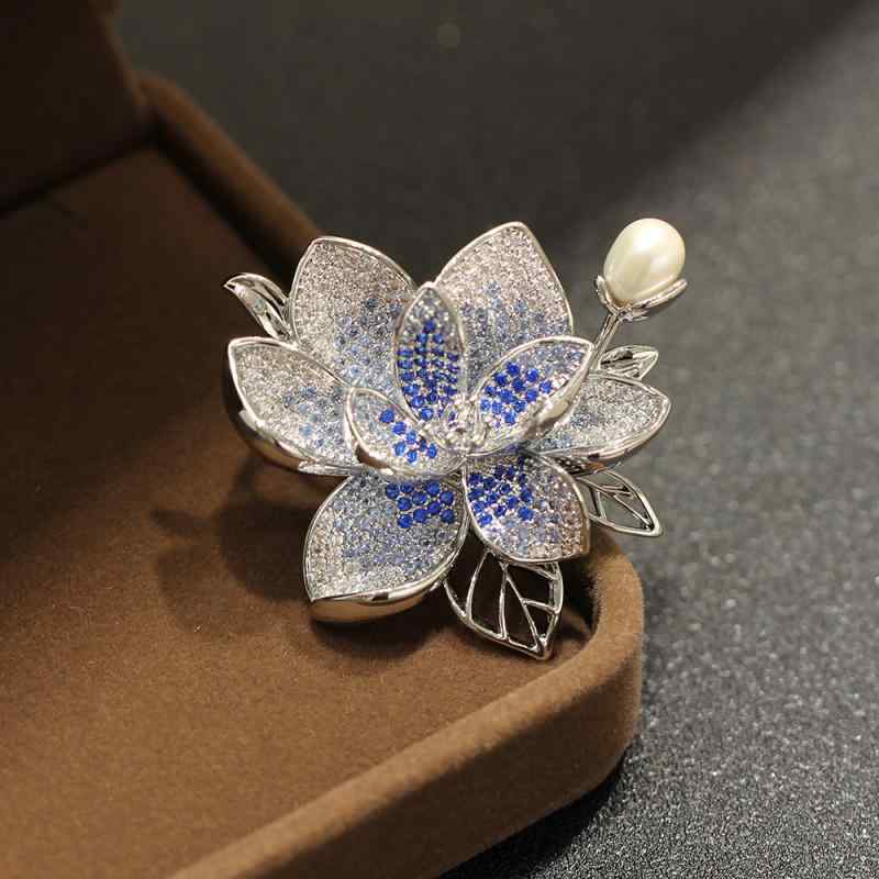 ブローチ レディース 女性用 蓮の花 フラワー 淡水パール マイクロパヴェ ジルコニア グラデーション シルバー ゴールド ブルー パープル エレガント 上品 高級感 ライトラグジュアリー ファッション 胸飾り スカーフ留め ストールクリップ