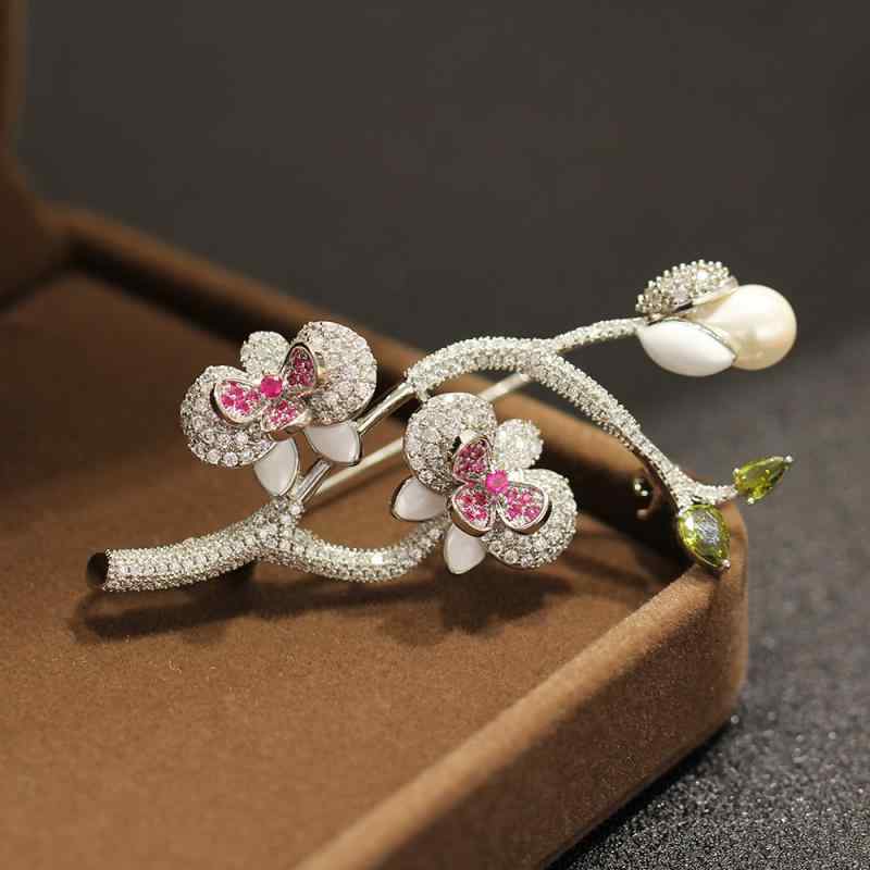 ブローチ レディース 女性用 胡蝶蘭 花束 モチーフ ジルコニア フェイクパール ゴールドメッキ シルバーメッキ 銅製 フラワー 葉 エレガント 上品 高級感 軽奢風 リュクス 結婚式 パーティー 卒業式 入学式 フォーマル カジュアル