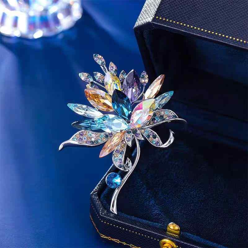 ブローチ レディース 女性用 クリスタル 亜鉛合金 花 フラワー 高級感 エレガント 上品 華やか レトロ スーツ ジャケット コート コサージュ 多機能 結婚式 卒業式 入学式 オフィス 通勤 贈り物 飾り ファッション小物
