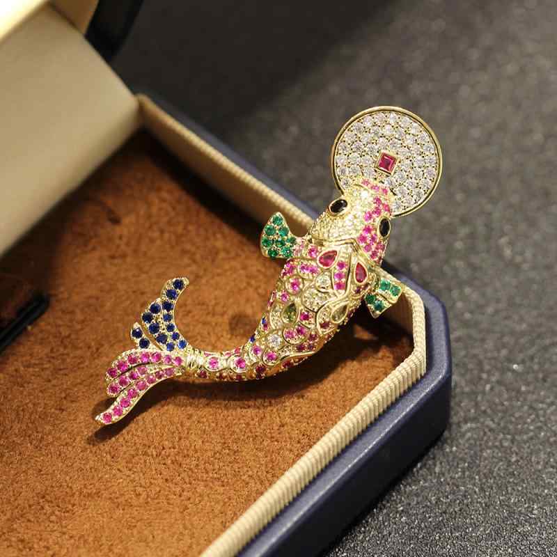 ブローチ 男女兼用 レトロ 中国風 エレガント ラインストーン 錦鯉 銅貨モチーフ 銅製 スーツ ジャケット 普段使い パーティー フォーマル ゴールドカラー ピンブローチ