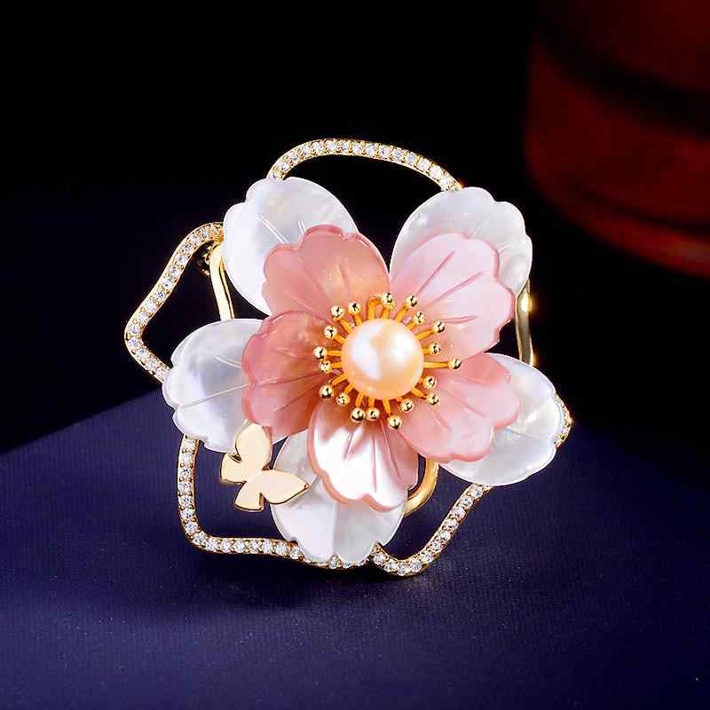 ブローチ レディース 女性用 淡水パール ジルコニア ピンク シェル フラワー 花モチーフ 銅製 電気メッキ加工 高級感 上品 エレガント 華やか 通勤 オフィス フォーマル パーティー 結婚式 入学式 卒業式 プレゼント ギフト