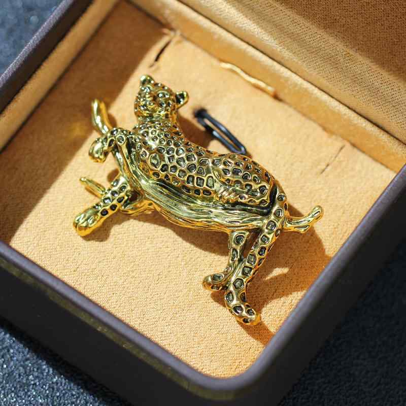 ブローチ 男女兼用 ユニセックス メンズ レディース チーター アニマルモチーフ 大ぶり 存在感 インパクト アンティーク調 ヴィンテージ風 合金製 金メッキ ゴールド シルバー ストール留め スカーフ留め 襟元飾り アクセサリー