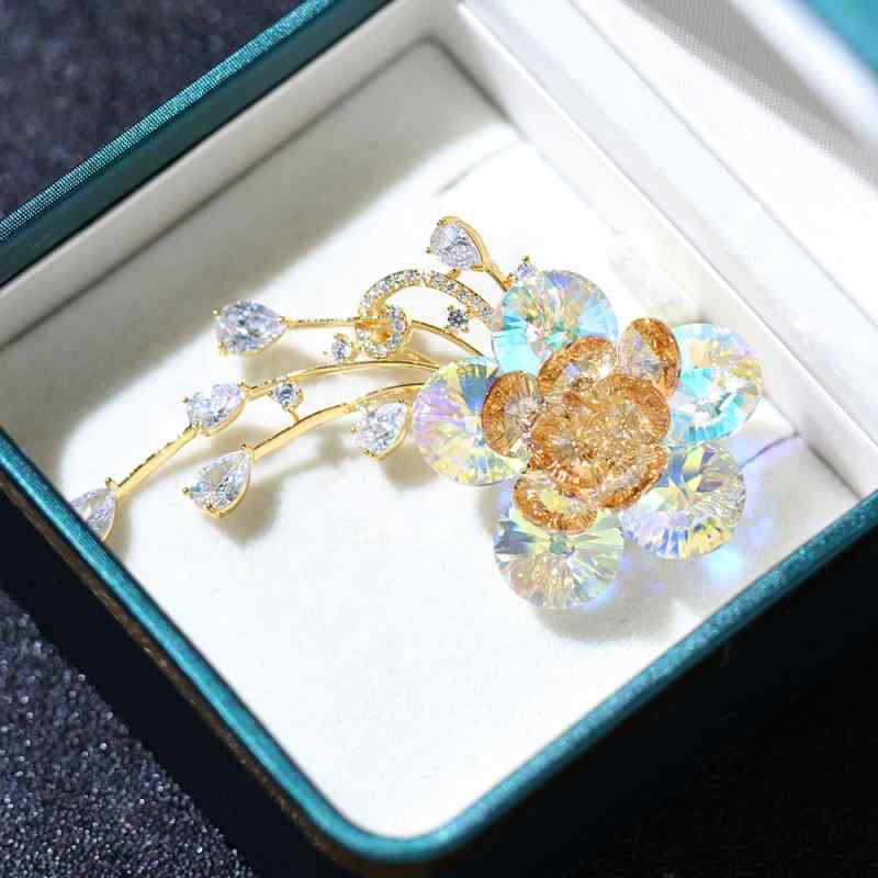 ・素材: 人工水晶・デザイン: 花・加工: 電鍍・カラー展開: 金地イエロー、金地ブラック・流行要素: バラ、椿・機能: 記念、装飾、ギフト、胸元カバー、固定・スタイル: 上質感・スタイルカテゴリー: ファッション通勤・対象: レディース・...