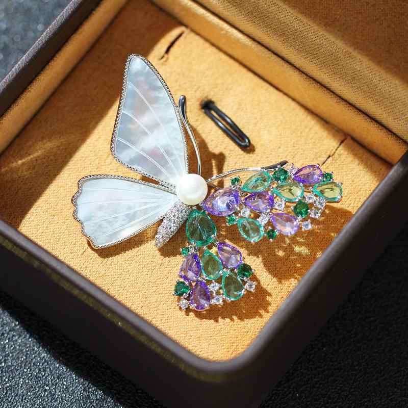 ブローチ 男女兼用 ユニセックス エレガント 上品 高級感 ジルコニア パヴェ 蝶 バタフライ 天然シェル 昆虫 銅製 電気メッキ ファッション小物 オフィス 通勤 ビジネス カジュアル ゴールド シルバー パープル ブラック グリーン
