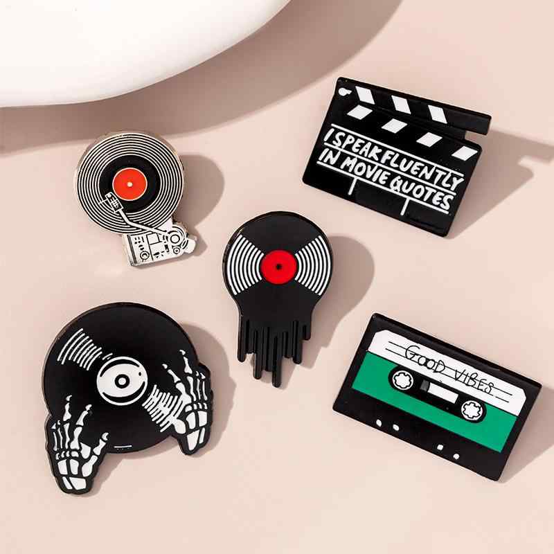ブローチ ピンバッジ セット 男女兼用 レトロ ヴィンテージ 映画チケット カセットテープ ターンテーブ..