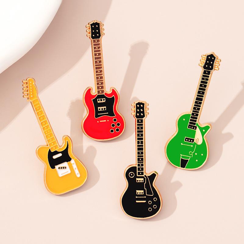 ブローチ 男女兼用 音符 ギターモチーフ 個性的 おしゃれ ファッション 音楽会 コンサート ギフト プレ..