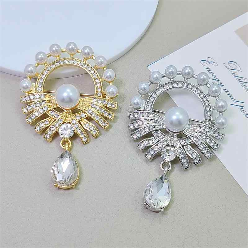 ブローチ ユニセックス 宮廷風 パール パール 高級感 エレガント 上品 ゴールドカラー 合金製 電気メッ..