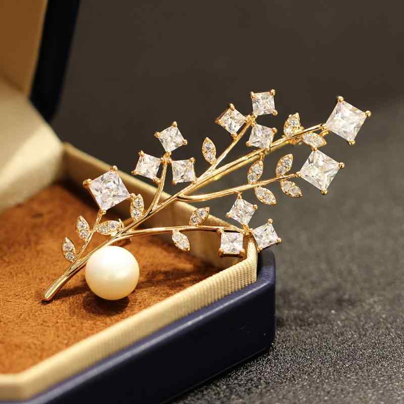 ・主要素材: 銅・モチーフ: 花・加工: メッキ加工・カラー展開: ゴールドレッド、ゴールドブルー、ゴールドホワイト・機能: 記念、装飾、ギフト、胸元カバー・スタイル: オフィス・通勤・対象: 女性・種類: ブローチ