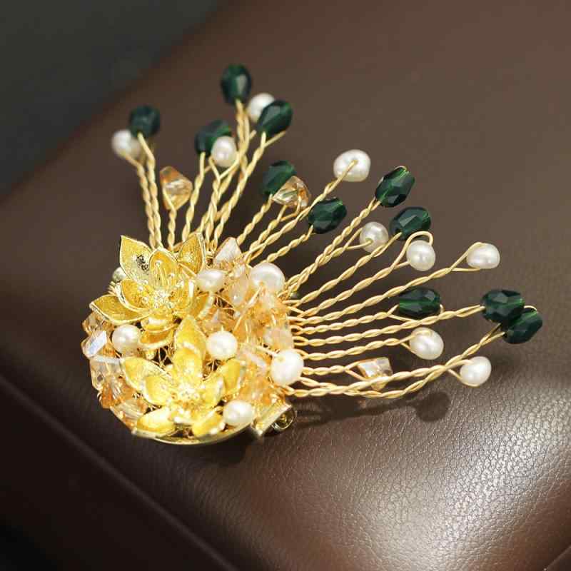 胸針 レディース ブローチ 淡水パール クリスタル グリーン ゴールド フラワー 蓮 上品 エレガント 個性的 銅製 金メッキ フレンチテイスト レトロ フォーマル 普段使い ストール留め アクセサリー 春 華やか