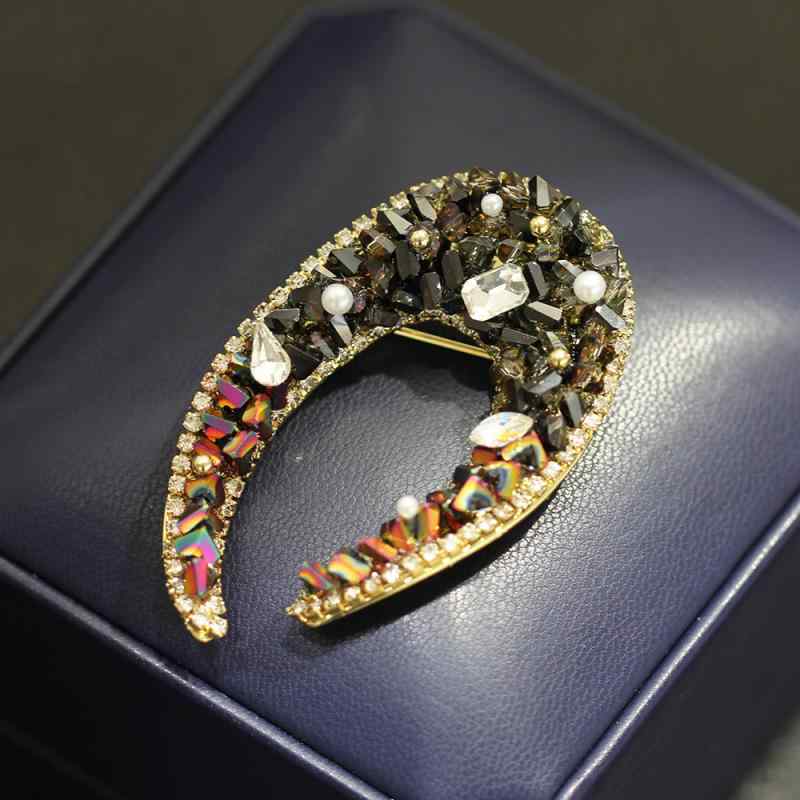 ブローチ レディース 上品 シンプル 人工水晶 幾何学 ライン バイカラー ゴールド ブラック オレンジ ..