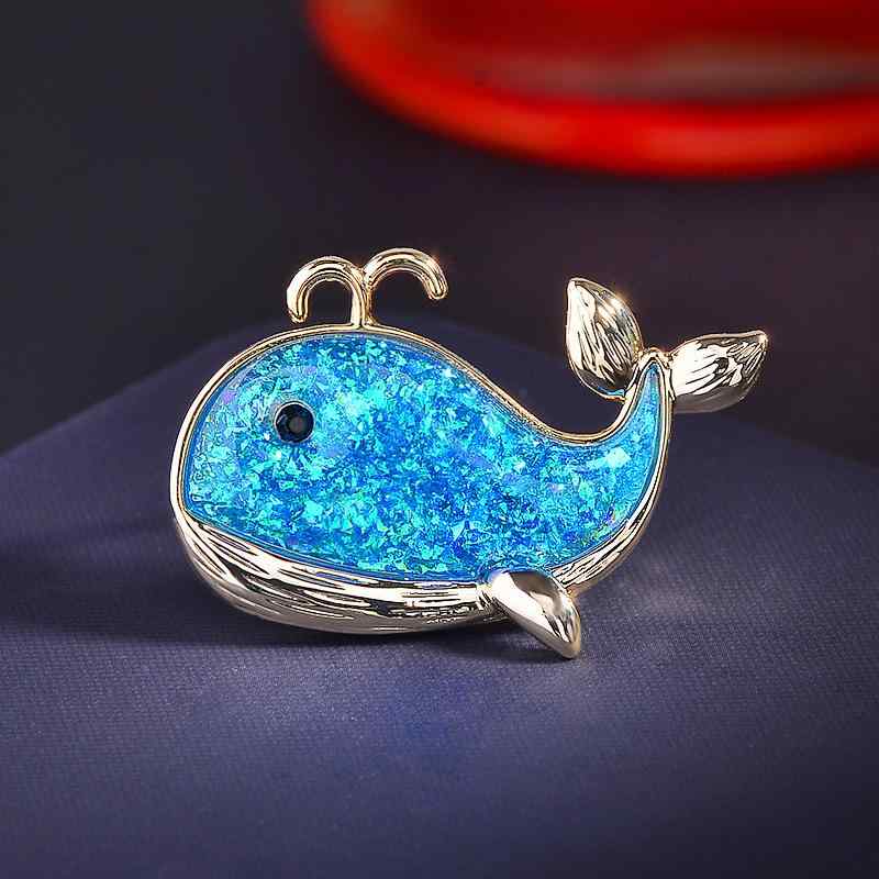 ブローチ レディース ブルー クジラ アニマルモチーフ 合金製 ピン おしゃれ かわいい 個性派 ファッション アクセサリー 多用途 普段使い パーティー 結婚式 フォーマル 高級感 存在感