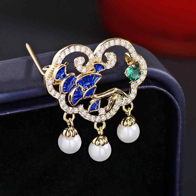 ブローチ レディース 女性用 フラワー 透かし彫り フェイクパール タッセル ジルコニア 銅製 電気メッキ加工 ゴールド 華やか エレガント 上品 ストールクリップ 通勤 フォーマル 普段使い