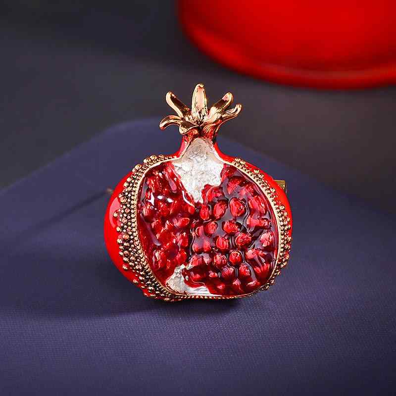 ・カテゴリ: ブローチ・対象: 女性・スタイル: エレガント、通勤・主な素材: 銅、ジルコニア・加工方法: メッキ加工・モチーフ: フルーツ・デザイン: ザクロ・用途: 記念、装飾、ギフト・カラー: レッド