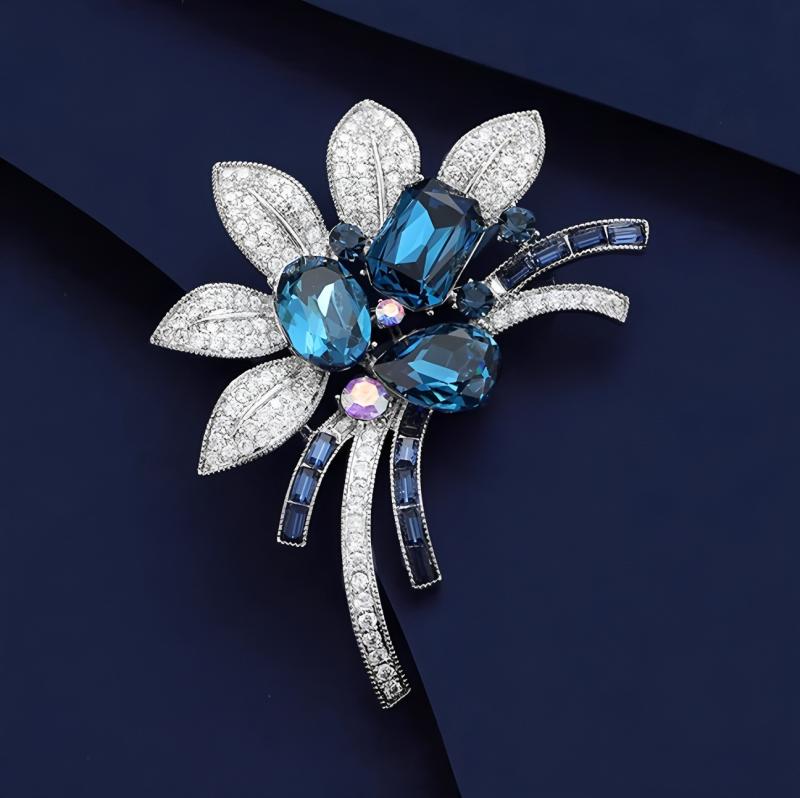 ブローチ レディース ブルー五葉花モチーフ クリスタル ラインストーン 上品 エレガント 華やか 存在感 ユニークデザイン 合金製 フォ..
