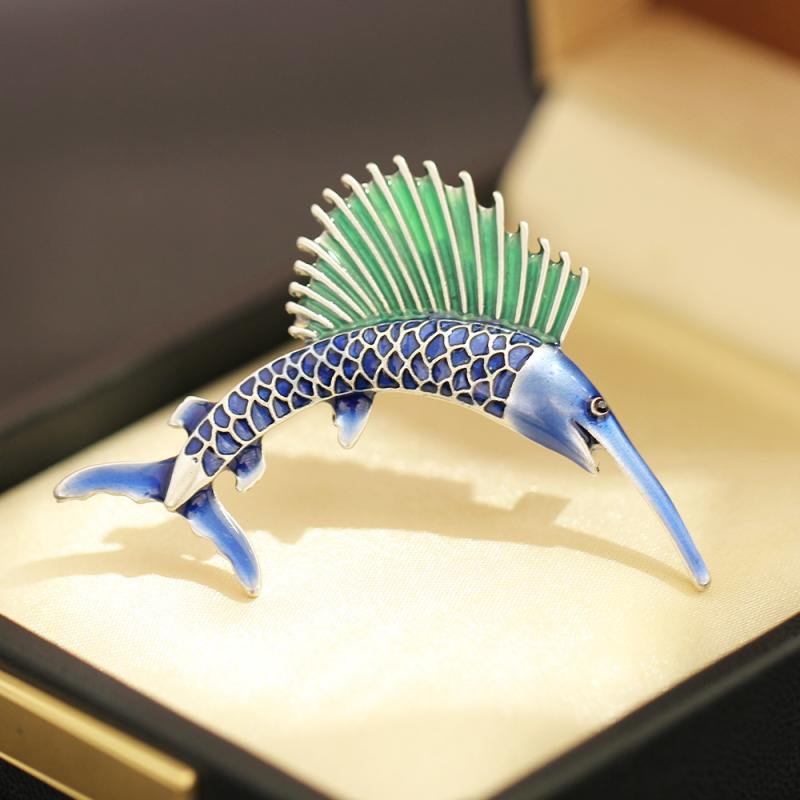 ブローチ 男女兼用 ユニセックス 個性的 ブルー エナメル加工 カジキ 海洋生物モチーフ 動物モチーフ ..