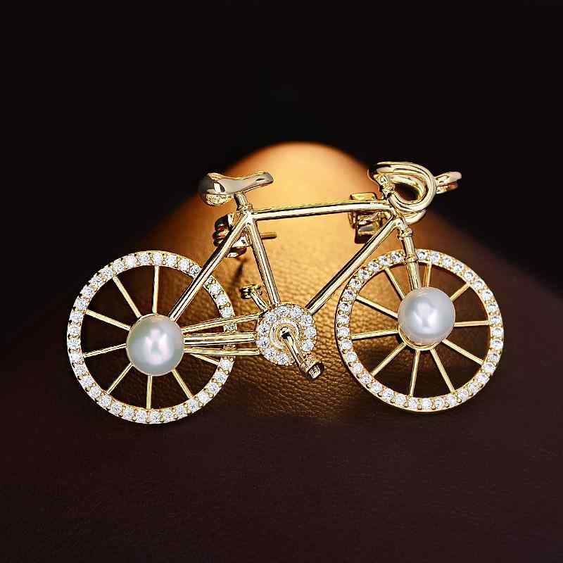 ブローチ レディース 女性用 大人 上品 シンプル 自転車モチーフ 淡水パール 個性的 ファッション小物 高級感 多用途 普段使い オフィス カジュアル 銅製 電気メッキ加工