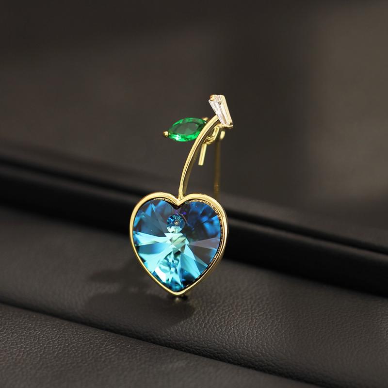 ブローチ レディース 春夏 かわいい 上品 ブルー ゴールド さくらんぼ クリスタル 高級感 マリンデザイン ピン フォーマル カジュアル スーツ コート ジャケット アクセント 服飾小物