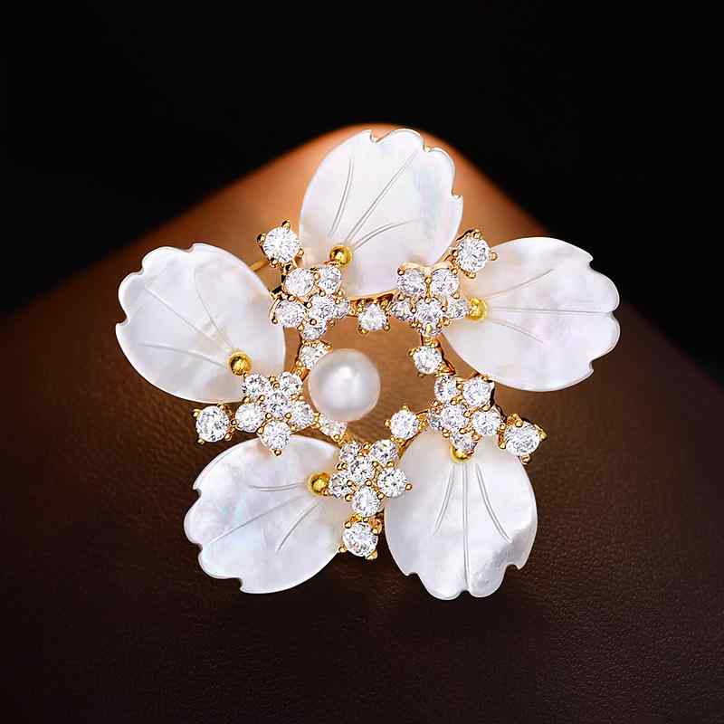 ブローチ レディース 女性用 シェル 桜 フラワーモチーフ 淡水パール 高級感 エレガント 華やか 上品 ..