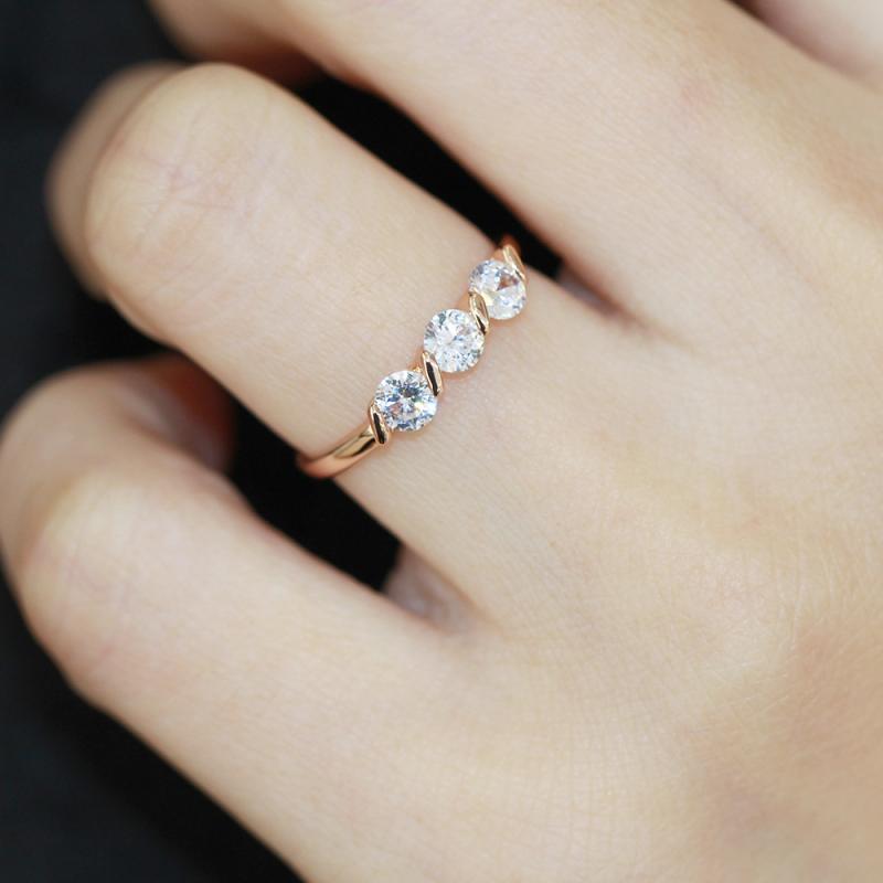 ・カテゴリ: 指輪、リング、手飾り・素材: 合金・デザイン: 幾何学・加工方法: 電鍍・対象: 女性・カラー展開: ゴールド、シルバー・サイズ展開: 14mm、15mm、16mm、16.5mm、17mm、17.5mm、18mm、19mm・ス...