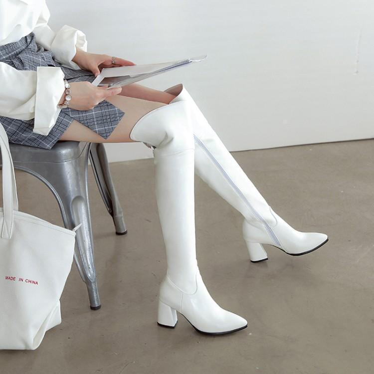 ブーツ レディース ホワイト ニーハイ丈 ロングブーツ 美脚 細見え効果 秋冬 ジョッキーブーツ サイドジッパー 太ヒール ミドルヒール ポインテッドトゥ PUレザー ラバーソール 滑りにくい 防寒 裏起毛
