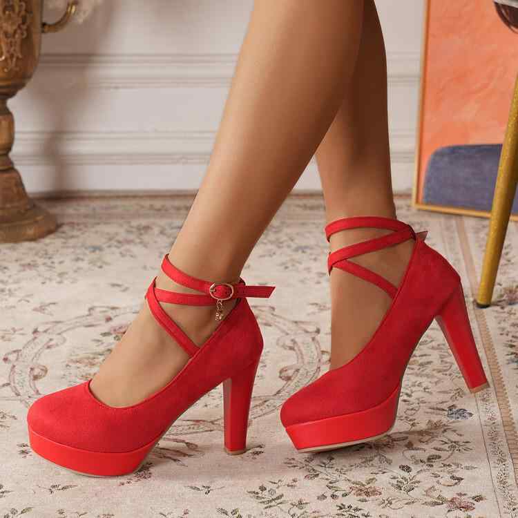 パンプス レディース 大きいサイズ スエード調 8cm ウェッジソール バックルストラップ ラウンドトゥ 浅口 フェイクレザー ラバーソール 無地 デイリーユー...