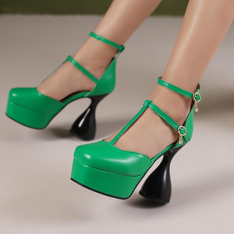 パンプス レディース 大きいサイズ 欧米風 厚底 プラットフォーム Tストラップ バックル チャンキーヒール 超ハイヒール 8cm以上 ラウンドトゥ PUレザー...