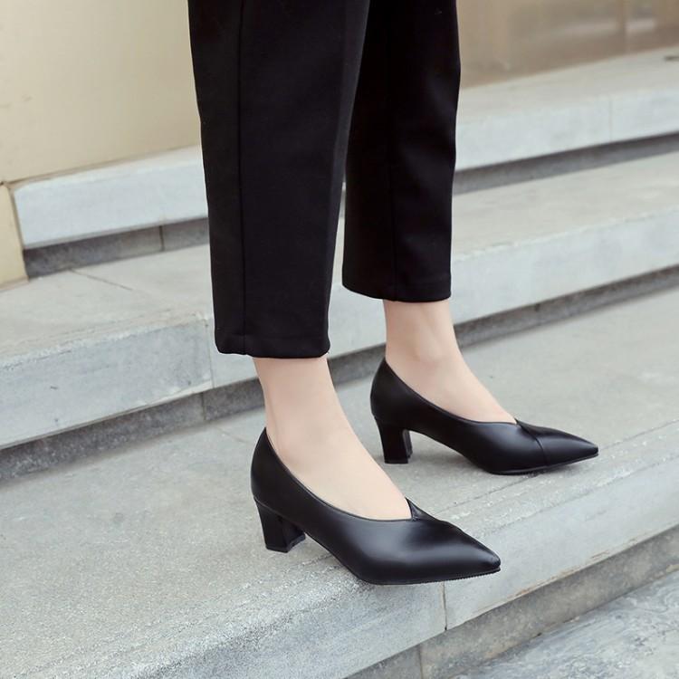 パンプス レディース カジュアル ポインテッドトゥ 太ヒール 無地 シンプル スリッポン 合成皮革 ブラック ベージュ イエロー オフホワイト 普段使い 通勤 ...