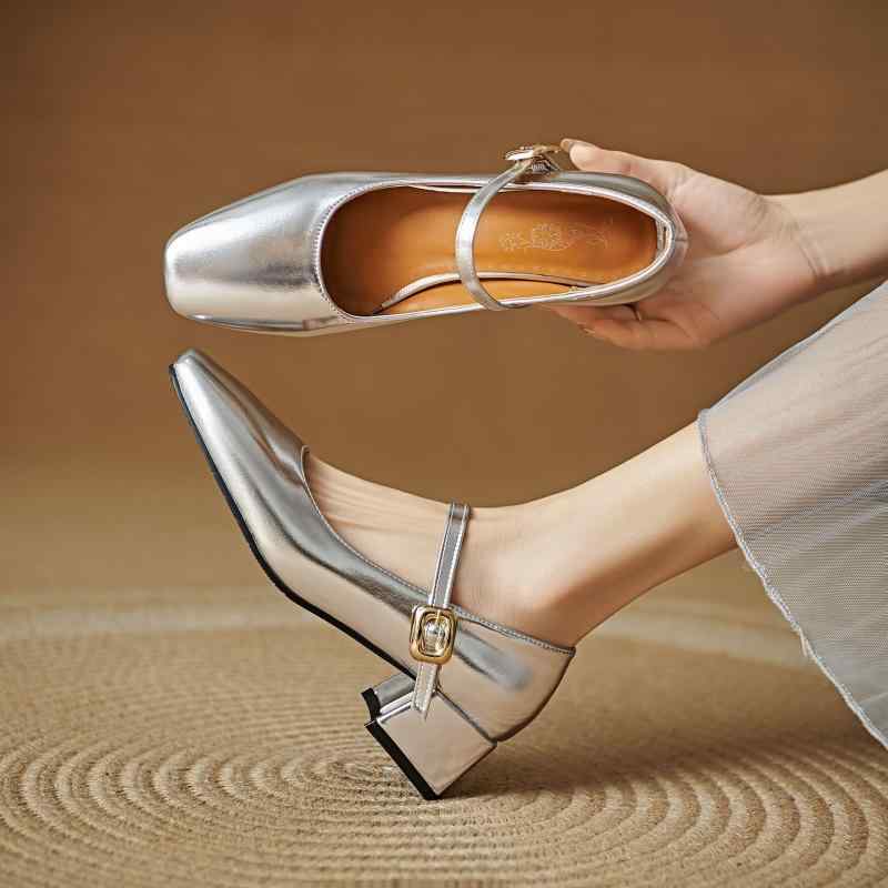 パンプス レディース メリージェーン スクエアトゥ ストラップ ミドルヒール チャンキーヒール 春夏 秋 大きいサイズ 合成皮革 無地 シルバー オフホワイト ...