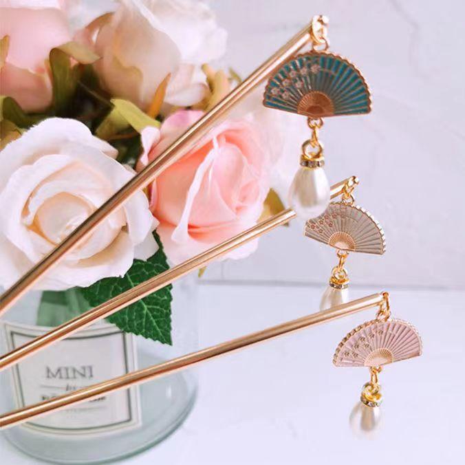 ・カテゴリ: ヘッドアクセサリー・主な素材: 合金・スタイル: レトロ・デザイン: 幾何学模様・加工方法: 電鍍・カラー展開: ブルー、ホワイト、ピンク