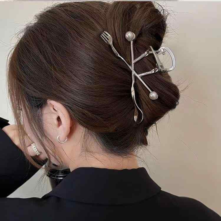 ・カテゴリ: ヘアアクセサリー・種類: バンスクリップ・素材: 合金・加工方法: メッキ・スタイル: ファッションOL・対象: 女性・カラー展開: ゴールド、シルバー