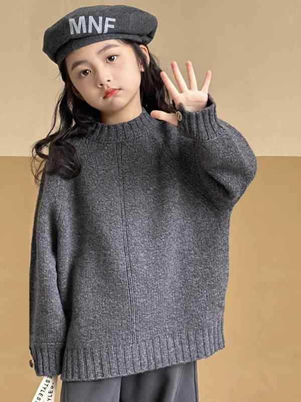 ・カテゴリ: 子供用セーター・性別: 女の子・スタイル: 森ガール・対象年齢: 3～8歳 (100～140cm)・厚さ: 厚手・ネックライン: ラウンドネック・袖丈: 長袖・開閉タイプ: プルオーバー・柄: 無地・主な素材: アクリル・生地加工: 柔軟加工・糸の太さ: 普通・デザイン要素: スポーティ、田園風、キュート、プリンセス、トレンド・カラー: ダークグレー・サイズ展開: 110-120cm、120-130cm、130-140cm、140-150cm、150-160cm