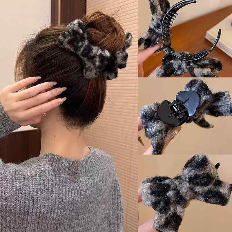 髪飾り レディース 秋冬 モコモコ ヒョウ柄 リボン バンスクリップ 高級感 エレガント まとめ髪 ポニーテール お団子ヘア アップスタイル オフィス 普段使い グレー ブラウン系 way-ugo-10294067 way-ugo パッケージ画像