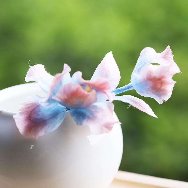 簪 レディース ハンドメイド 伝統工芸 シルクベルベット フラワーモチーフ やわらか ヘアアクセサリー ネオチャイニーズスタイル ピンク ブルー アイリス 高級感 パーティー イベント