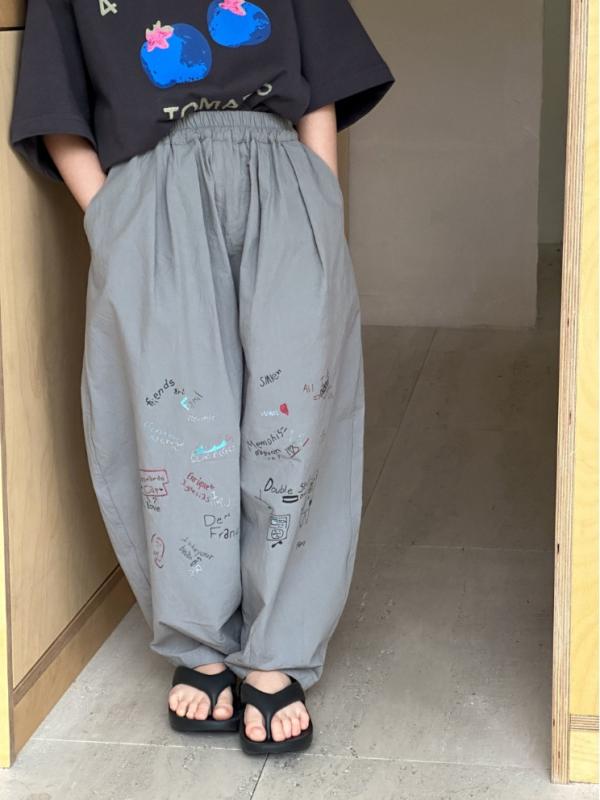 ロングパンツ 女の子 キッズ ガールズ 綿 薄手 春夏 落書き風 グラフィティ柄 プリント カジュアル ウ..
