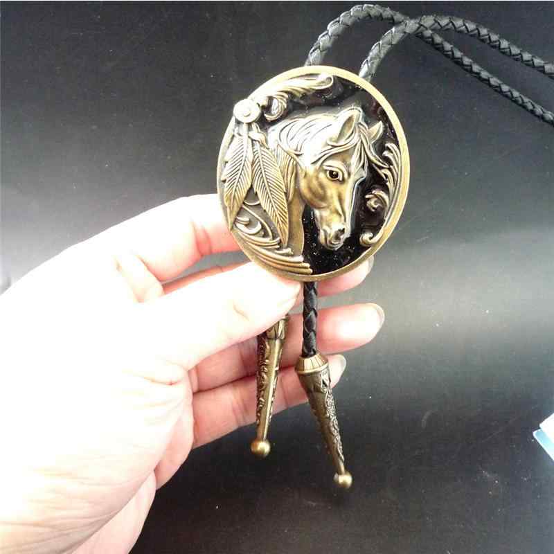 ボロタイ 男性用 ウェスタン 馬術 ブルドッグ柄 エンボス加工 フェイクレザー 合成皮革 ペンダント ネクタイ カジュアル フォーマル 電気メッキ加工